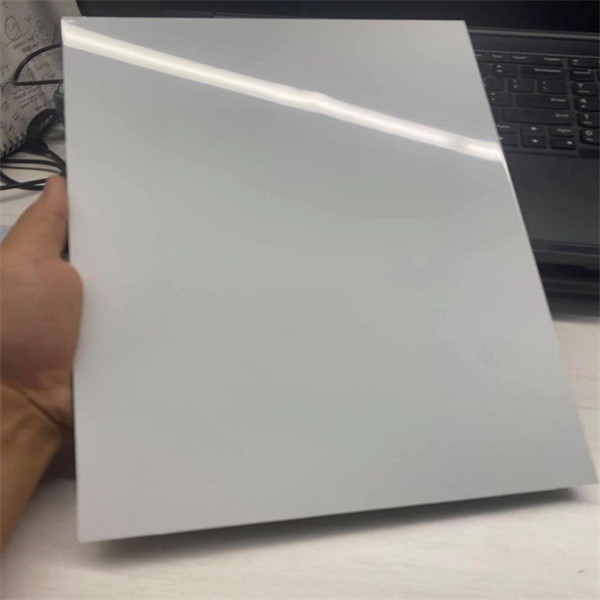 Wysoko błyszczący aluminiowy panel złożony chroni przed zanieczyszczeniem i zapewnia elegancką dekorację budynków