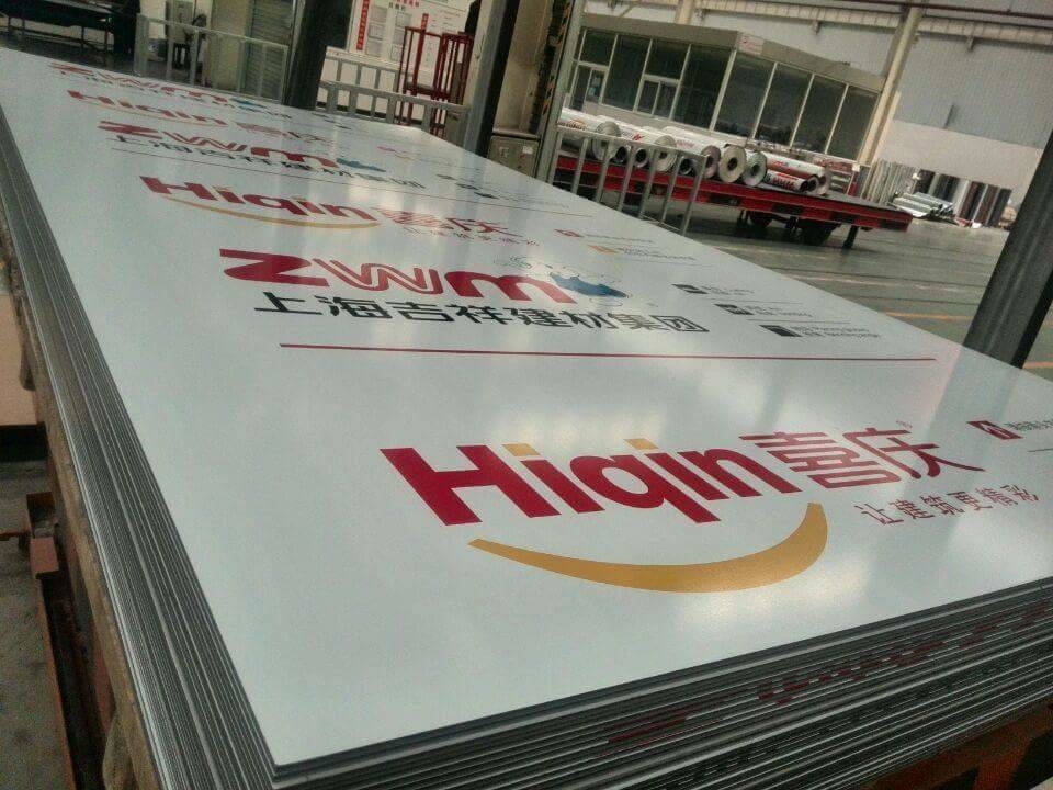Płyty z aluminium z warstwą folii ochronnej o wysokim połysku i grubości cewki 0,022 mm-0,050 mm
