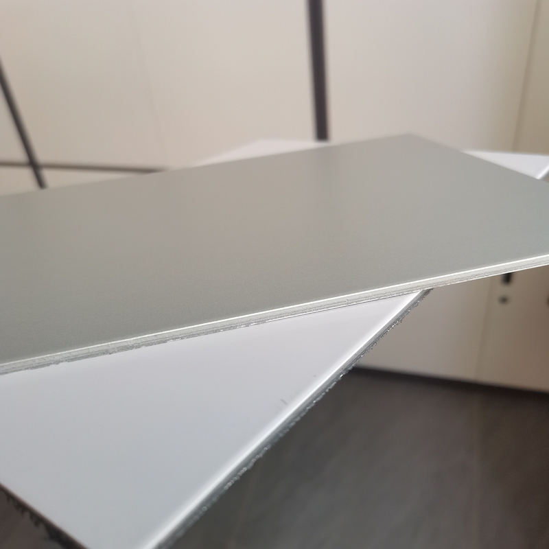 ALD 8802 srebrno-szary, nierozerwalny rdzeń Płyty kompozytowe z aluminium do napisów i materiałów budowlanych