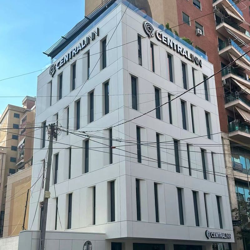 Luksusowy nowoczesny dom prefabrykowany | Łatwy w montażu dom kontenerowy z 3 sypialniami przy użyciu aluminiowych paneli kompozytowych