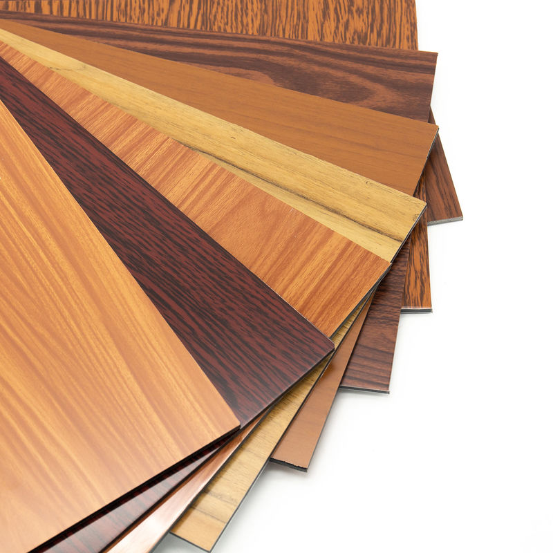 Bezpieczne opakowanie Panel kompozytowy z drewna aluminiowego 4 mm, powłoka PVDF, izolacja akustyczna dla panelu ściennego lotniska Alucobond Grade