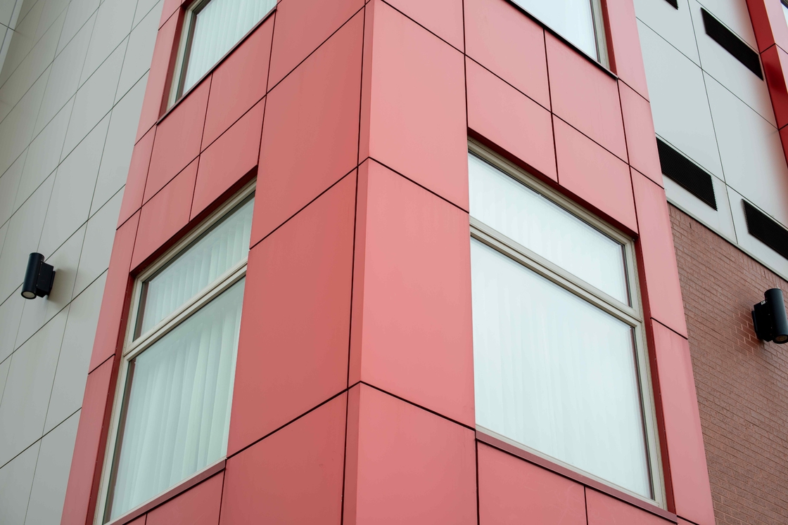 3050mm Długość szczotkowany aluminiowy płytek poliwinilidenowy fluorurowy dla gładkich i trwałych powierzchni