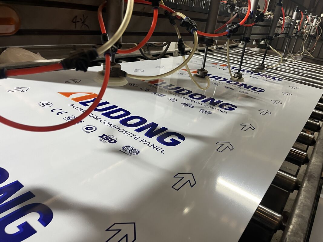 4*0,40mm FR B1 Płytka złożona aluminiowa o odporności ogniowej dla centrów handlowych, hoteli, stacji kolejowych itp.