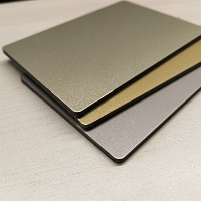 Aluminiowy panel kompozytowy 4 * 8 PE do dekoracji oznakowania i ścianek działowych 0,21 mm * 0,21 mm