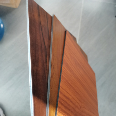 Różnorodne rozmiary i kolory dostępne dla drewnianej aluminiowej płyty kompozytowej z laminowaniem folii PVDF