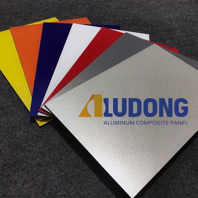 Aluminiowy panel kompozytowy 4 mm PVDF do elewacji zewnętrznej, okładziny budynku