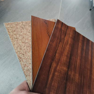 Szerokość 1240 mm Drewniany aluminiowy panel kompozytowy do dekoracji na zewnątrz
