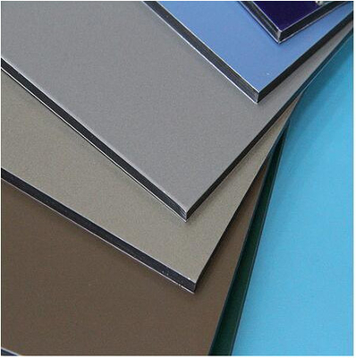 Wytrzymałość na łuskanie Więcej niż 7N/mm PVDF Aluminiowy Panel Kompozytowy Ognioodporny Stopień B1/A2